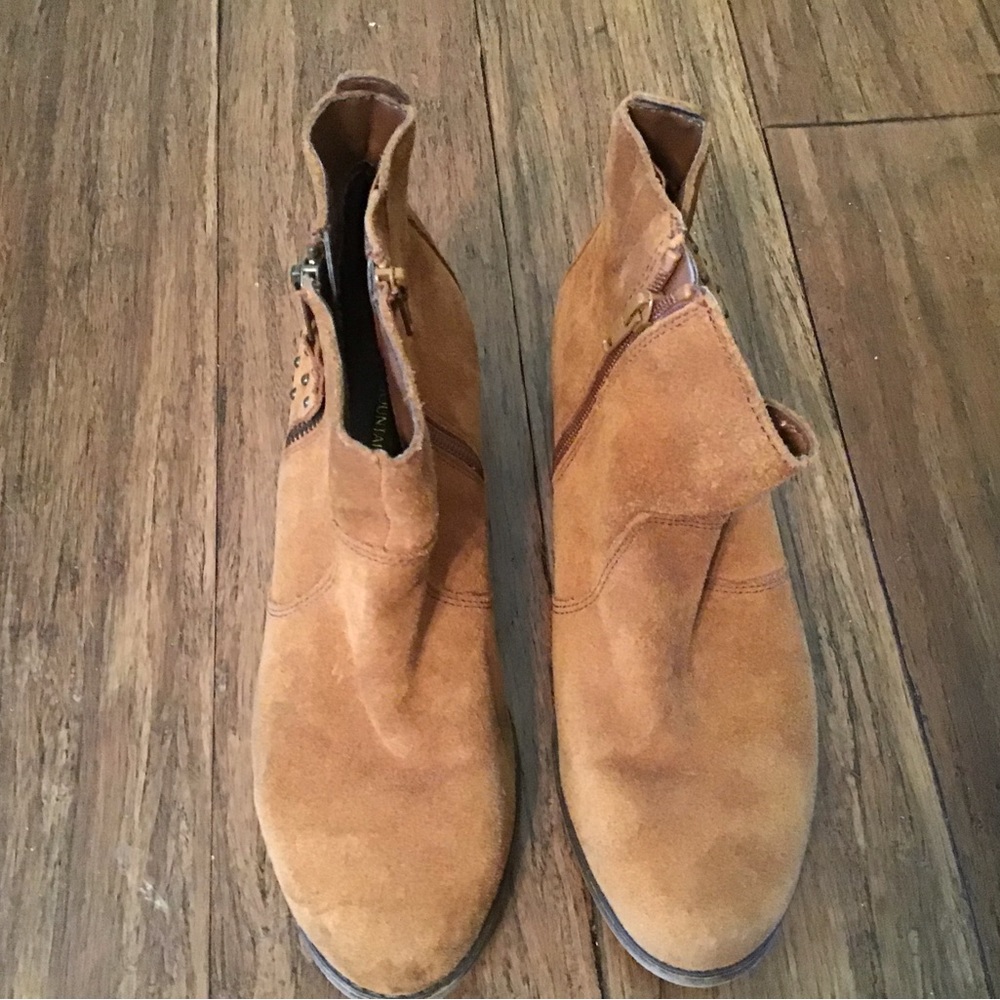 WHITE MOUNTAIN JACKIE Light Saddle Brown Suede Ankle Boots w/zippers 8.5M *NICE*